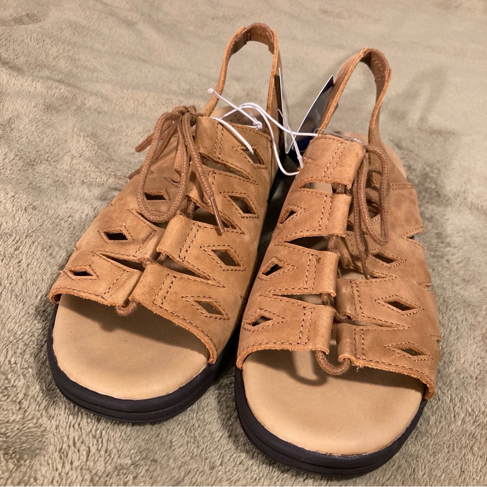 NIB Vintage Ultrasoft by Red Cross Leather Sandals Size 8W - Picture 4 of 12
